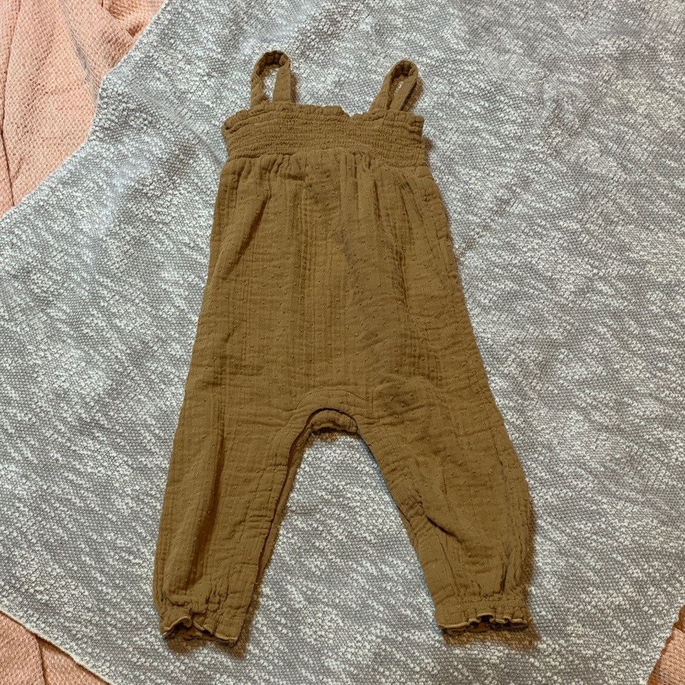 Old Navy Smocked Muslin Style Textured Romper Size 18-24 Months